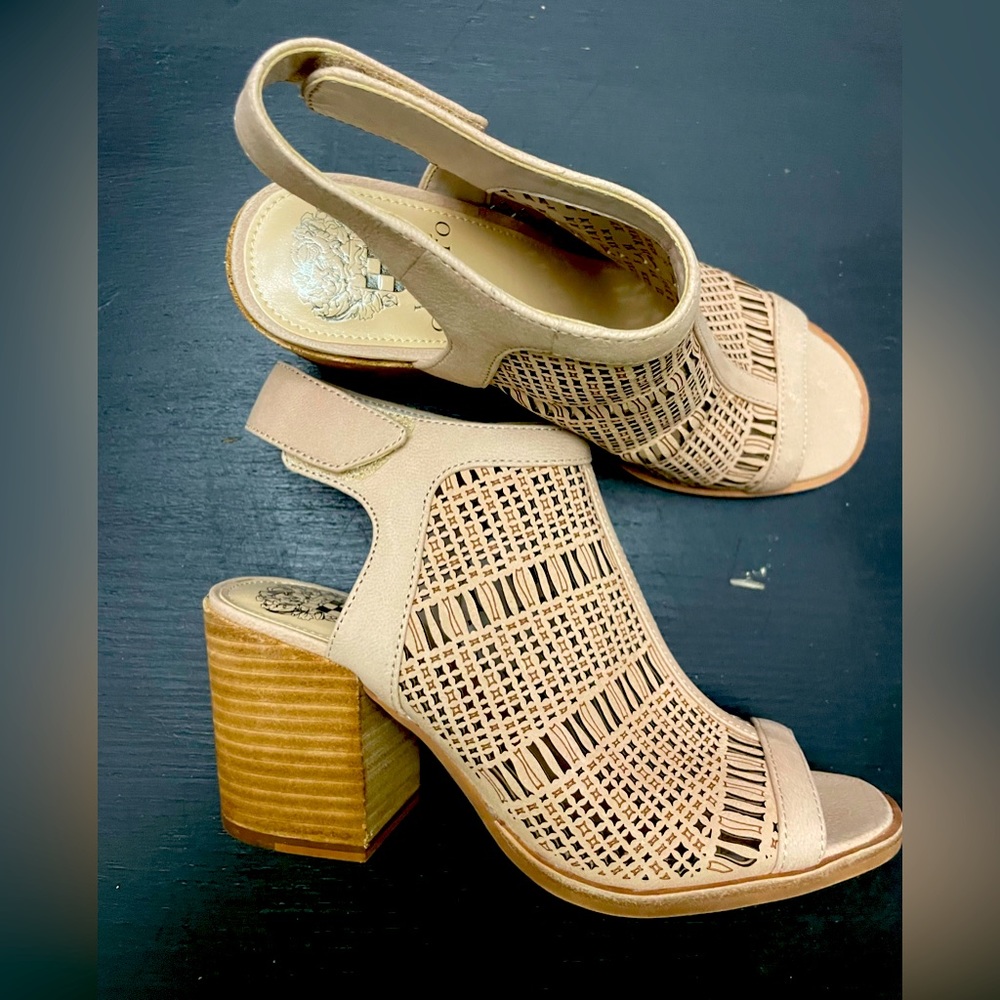 NWOT VINCE CAMUTO Keanne Heel